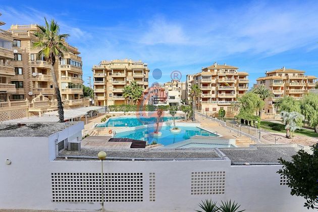 Foto 2 de Pis en venda a calle Italia de 2 habitacions amb terrassa i piscina
