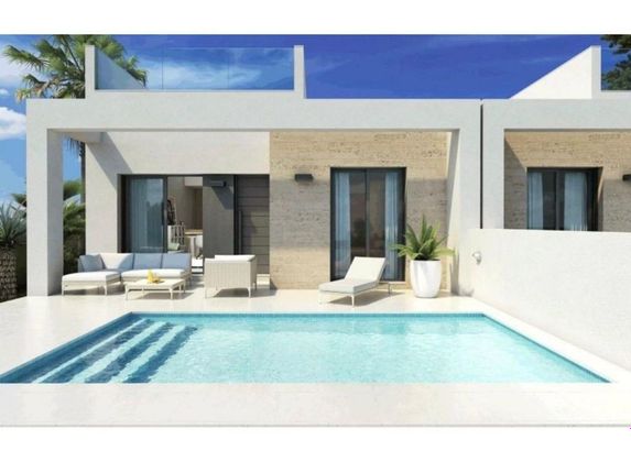 Foto 1 de Casa en venta en Daya Nueva de 2 habitaciones con terraza y piscina