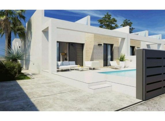 Foto 2 de Casa en venta en Daya Nueva de 2 habitaciones con terraza y piscina