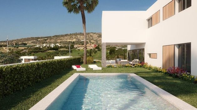 Foto 2 de Casa en venta en Algorfa de 4 habitaciones con terraza y piscina