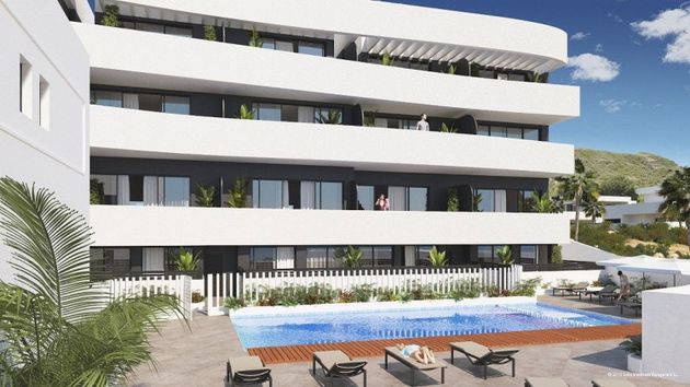 Foto 1 de Venta de dúplex en Guardamar Playa de 3 habitaciones con terraza y piscina