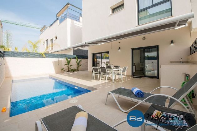 Foto 2 de Chalet en venta en Benijófar de 3 habitaciones con terraza y piscina