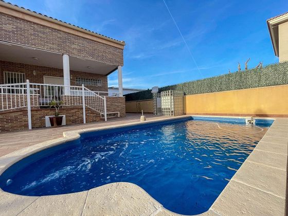 Foto 2 de Xalet en venda a Los Arenales del Sol de 4 habitacions amb terrassa i piscina