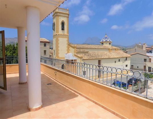 Foto 1 de Venta de casa adosada en Villajoyosa ciudad de 4 habitaciones con terraza y balcón