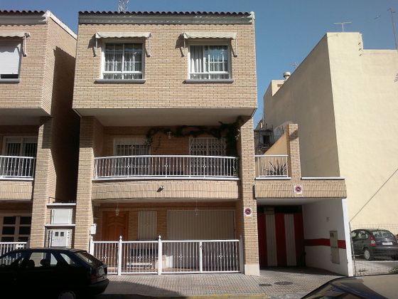 Foto 2 de Venta de casa adosada en Orihuela ciudad de 4 habitaciones con terraza y garaje