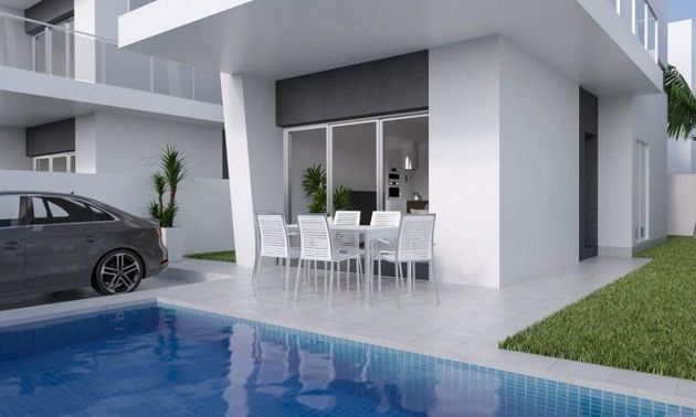 Foto 1 de Xalet en venda a Daya Vieja de 3 habitacions amb terrassa i piscina