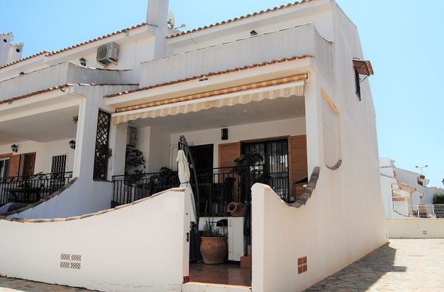 Foto 1 de Casa adossada en venda a calle Monte Santa Pola de 3 habitacions amb terrassa i piscina
