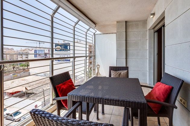 Foto 2 de Piso en venta en Playa de los Locos de 3 habitaciones con terraza y balcón