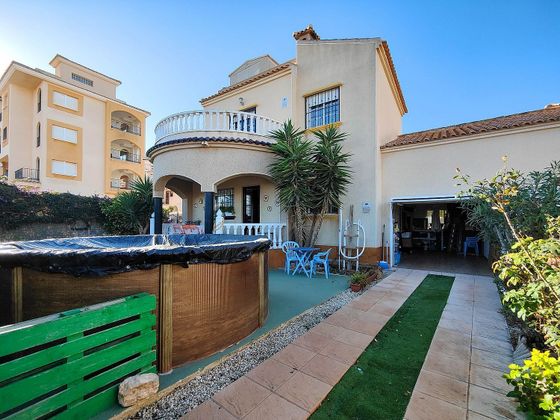 Foto 1 de Venta de chalet en calle Guadalquivir de 3 habitaciones con terraza y piscina