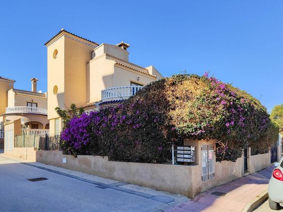 Foto 2 de Xalet en venda a calle Guadalquivir de 3 habitacions amb terrassa i piscina