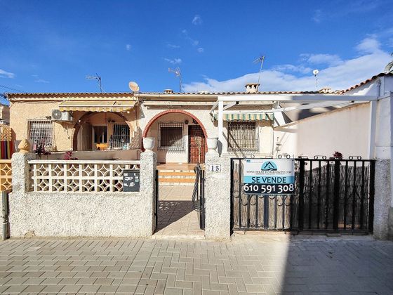 Foto 1 de Casa adosada en venta en Nueva Torrevieja - Aguas Nuevas de 2 habitaciones con terraza y piscina