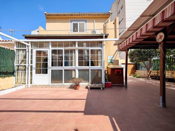 Foto 2 de Casa en venda a Nueva Torrevieja - Aguas Nuevas de 4 habitacions amb terrassa i jardí