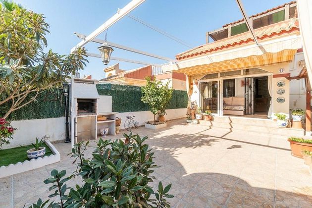 Foto 2 de Casa en venda a Nueva Torrevieja - Aguas Nuevas de 2 habitacions amb terrassa i piscina