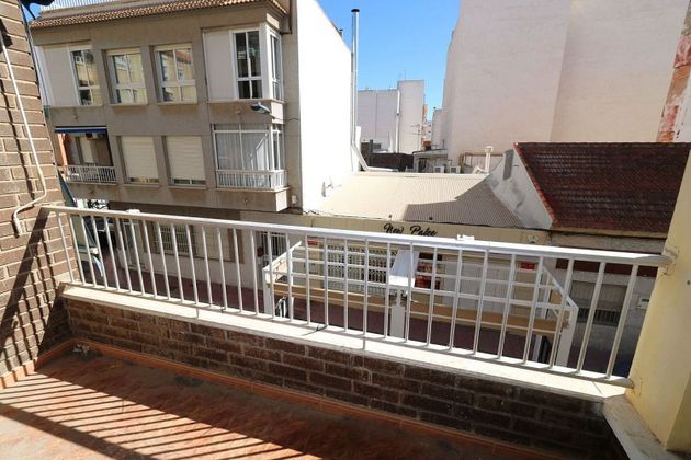 Foto 2 de Pis en venda a Centro - Torrevieja de 4 habitacions amb terrassa i balcó