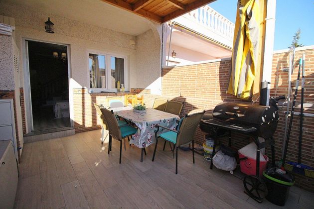 Foto 1 de Casa adossada en venda a Nueva Torrevieja - Aguas Nuevas de 4 habitacions amb terrassa i jardí