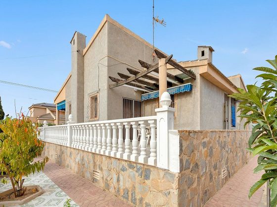Foto 2 de Xalet en venda a Nueva Torrevieja - Aguas Nuevas de 4 habitacions amb terrassa i garatge