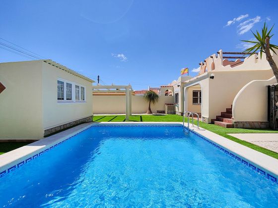 Foto 2 de Casa en venta en La Siesta - El Salado - Torreta de 2 habitaciones con terraza y piscina