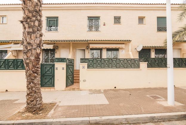 Foto 1 de Casa en venta en El Travaló - Martínez Valero de 3 habitaciones con terraza y piscina