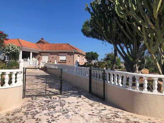 Foto 2 de Chalet en venta en Los Arenales del Sol de 3 habitaciones con terraza y piscina