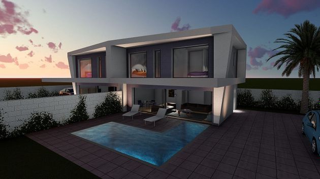 Foto 1 de Casa en venta en calle De Xipre de 2 habitaciones con terraza y piscina