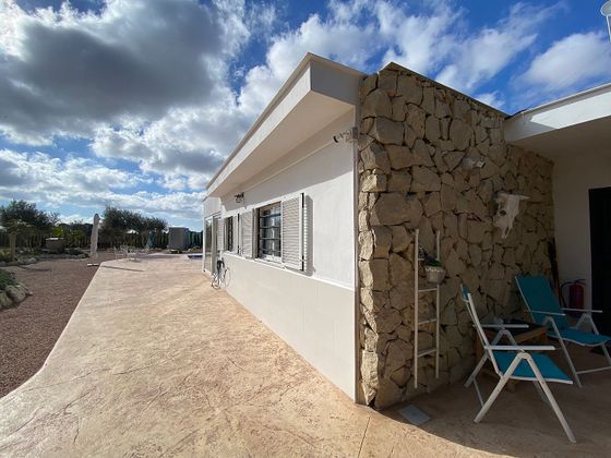 Foto 2 de Xalet en venda a Los Arenales del Sol de 2 habitacions amb terrassa i piscina