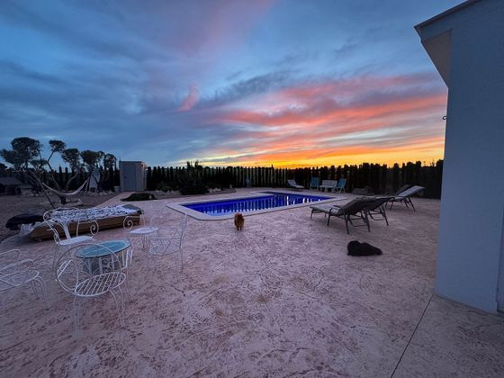 Foto 1 de Chalet en venta en Los Arenales del Sol de 2 habitaciones con terraza y piscina