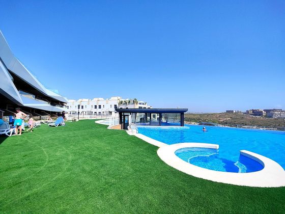 Foto 2 de Àtic en lloguer a Gran Alacant de 2 habitacions amb terrassa i piscina