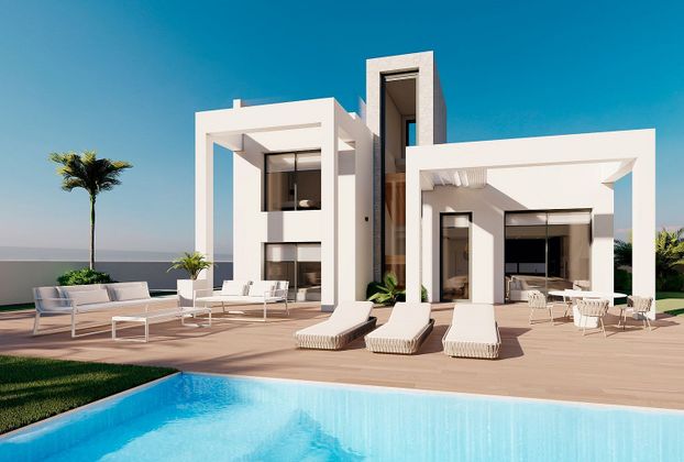 Foto 1 de Chalet en venta en Cala de Finestrat de 3 habitaciones con terraza y piscina