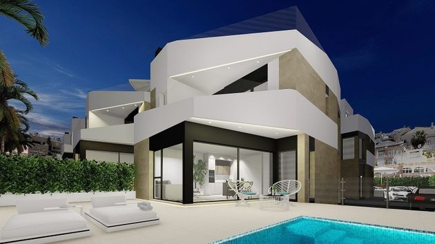 Foto 1 de Casa en venda a Nueva Torrevieja - Aguas Nuevas de 3 habitacions amb terrassa i piscina