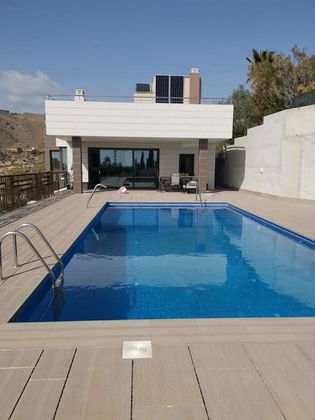 Foto 2 de Venta de casa en Pueblo Acantilado-Venta Lanuza de 4 habitaciones con terraza y piscina