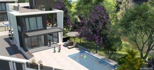 Foto 1 de Xalet en venda a Villajoyosa ciudad de 3 habitacions amb piscina i garatge