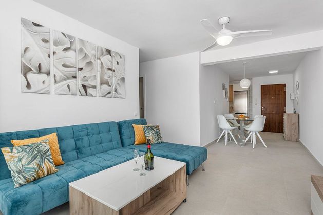 Foto 2 de Pis en lloguer a Guardamar Playa de 2 habitacions amb terrassa i mobles