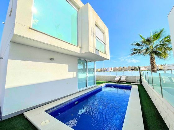 Foto 1 de Chalet en alquiler en Gran Alacant de 4 habitaciones con terraza y piscina