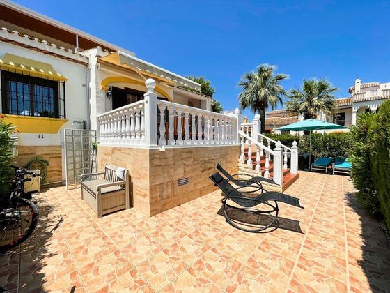 Foto 1 de Chalet en venta en Nueva Torrevieja - Aguas Nuevas de 2 habitaciones con terraza y piscina