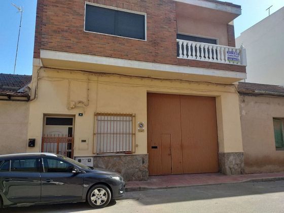 Foto 1 de Casa en venta en San Fulgencio de 4 habitaciones con terraza y balcón