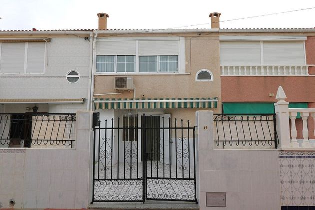 Foto 1 de Casa en venta en  El Acequión - Los Naúfragos de 3 habitaciones con terraza y jardín