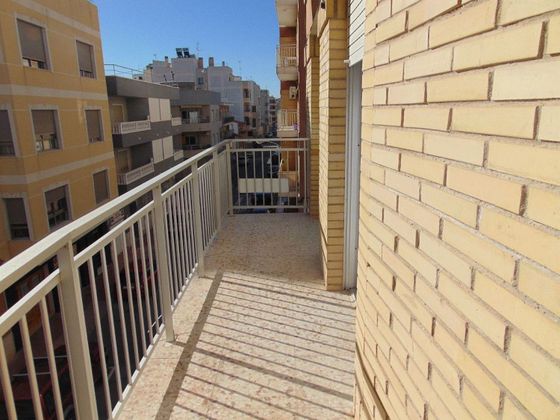 Foto 1 de Pis en venda a Zona Pueblo de 4 habitacions amb balcó