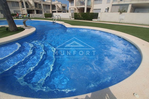 Foto 1 de Venta de piso en Los Urrutias de 2 habitaciones con terraza y piscina