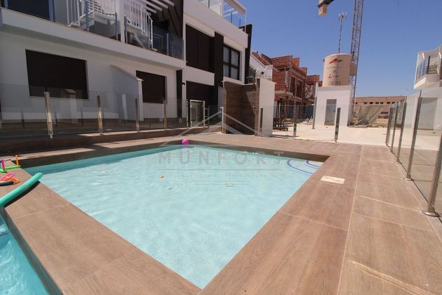 Foto 2 de Casa adossada en venda a Los Peñascos-El Salero-Los Imbernones de 2 habitacions amb terrassa i piscina