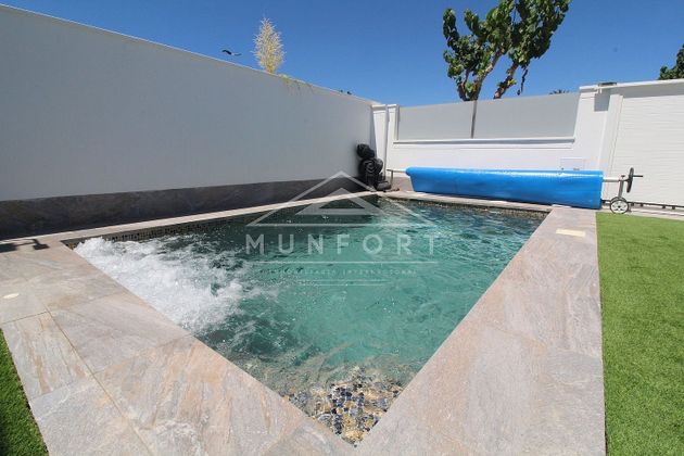 Foto 1 de Chalet en venta en Los Peñascos-El Salero-Los Imbernones de 4 habitaciones con terraza y piscina