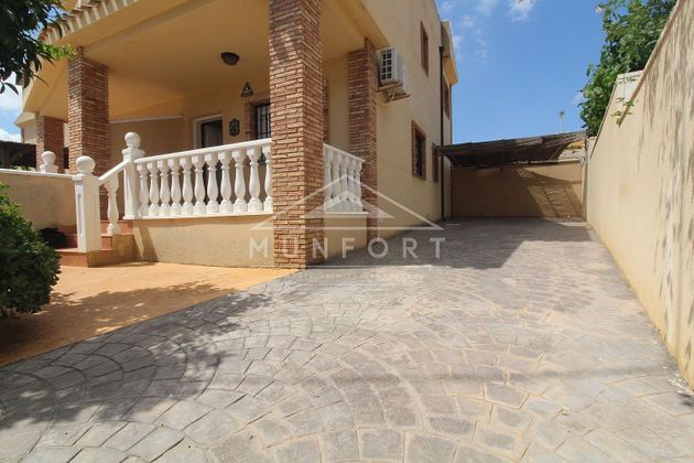 Foto 2 de Casa adossada en venda a Los Urrutias de 3 habitacions amb terrassa i jardí