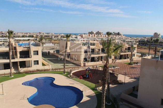 Foto 2 de Àtic en venda a Pueblo Latino de 2 habitacions amb terrassa i piscina