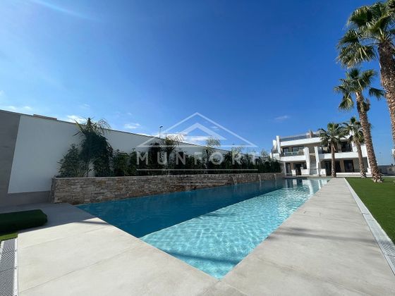 Foto 1 de Casa adossada en venda a San Pedro del Pinatar de 3 habitacions amb terrassa i piscina
