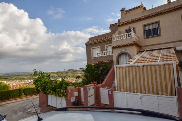 Foto 1 de Casa adossada en venda a calle Canarias de 2 habitacions amb terrassa i piscina