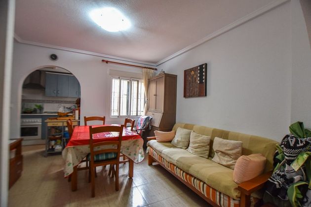 Foto 2 de Casa adossada en venda a calle Canarias de 2 habitacions amb terrassa i piscina