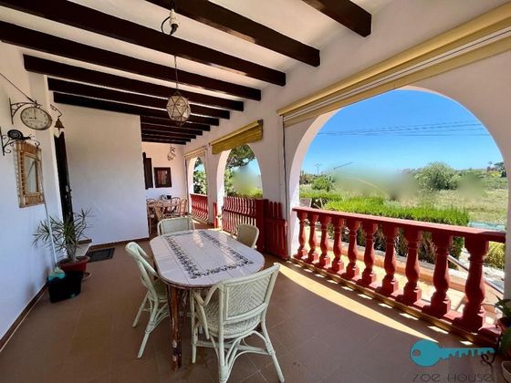 Foto 1 de Xalet en venda a Los Arenales del Sol de 4 habitacions amb piscina i jardí