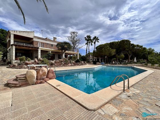Foto 1 de Xalet en venda a Centro - Santa Pola de 9 habitacions amb terrassa i piscina