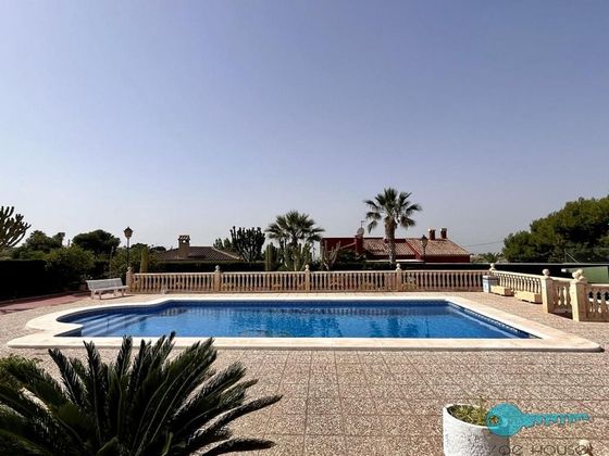 Foto 2 de Venta de chalet en Altabix de 4 habitaciones con terraza y piscina