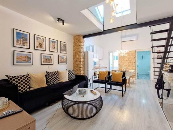 Foto 1 de Venta de piso en calle Trafalgar de 2 habitaciones con balcón y aire acondicionado