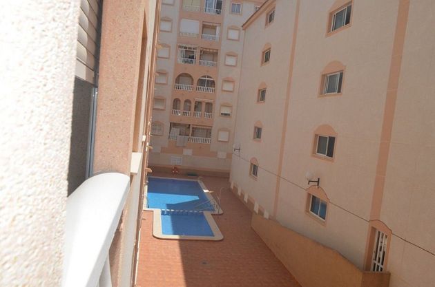 Foto 2 de Venta de ático en Centro - Torrevieja de 2 habitaciones con terraza y piscina